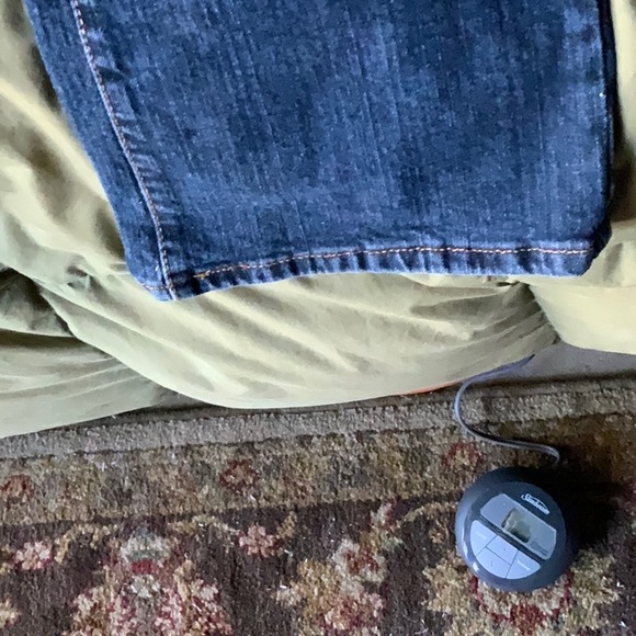 Levi Women’s boot cut jeans - Picture 3 of 8